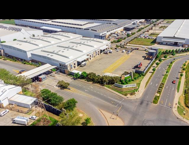 4,990M² WAREHOUSE TO LET IN GOSFORTH PARK